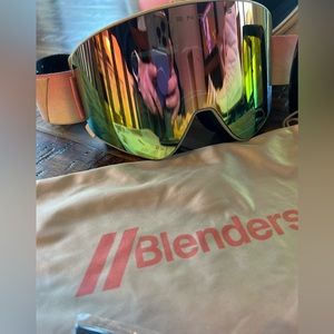 Blenders Snow Goggles | Sunset Flash | Aura